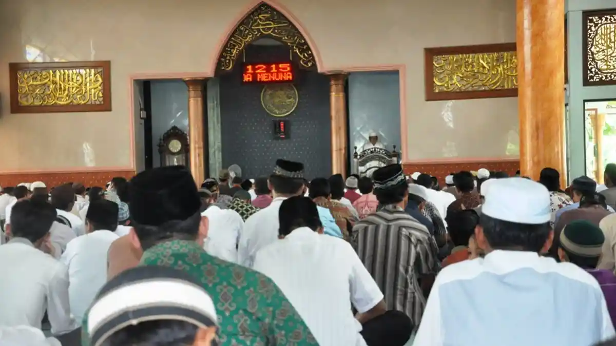 Bupati Bangka Jadi Khotib Salat Idul Adha di Desa Penyamun