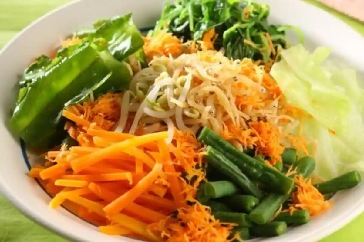 Resep Urap Bayam Tabur, Pelengkap Menu Makan Malam yang Praktis dan Sehat