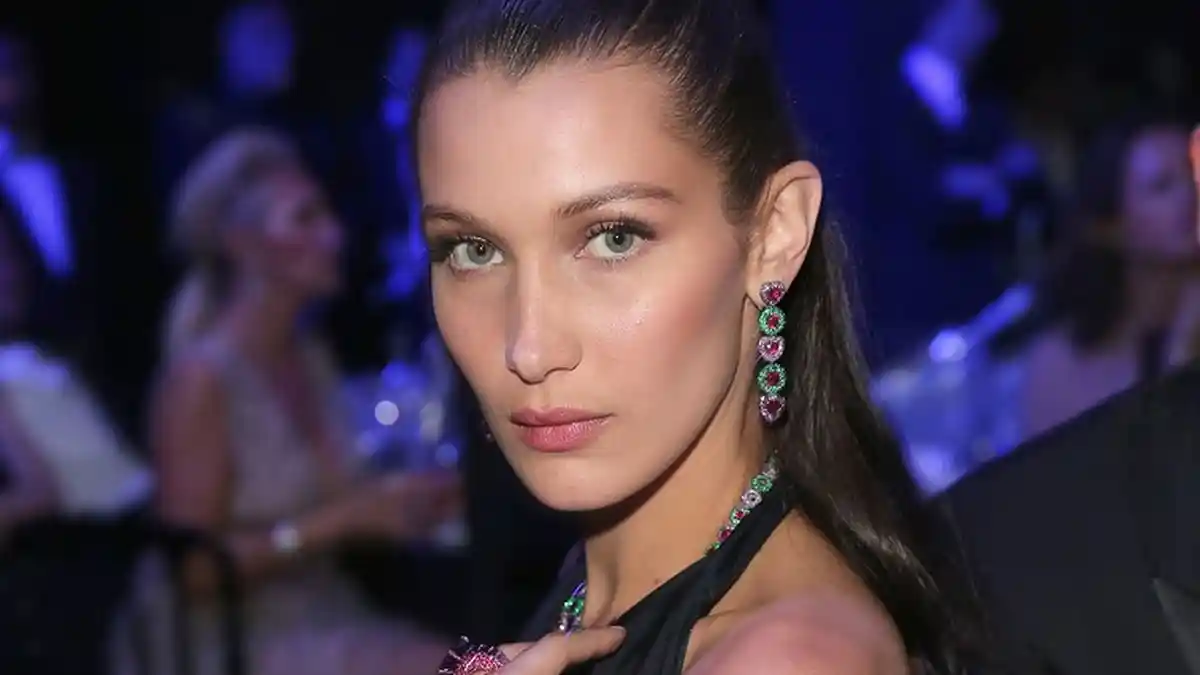 Cara Memutihkan Kantung Mata Menggunakan Masker Teh Celup, Kulit Langsung Bersih Bak Bella Hadid