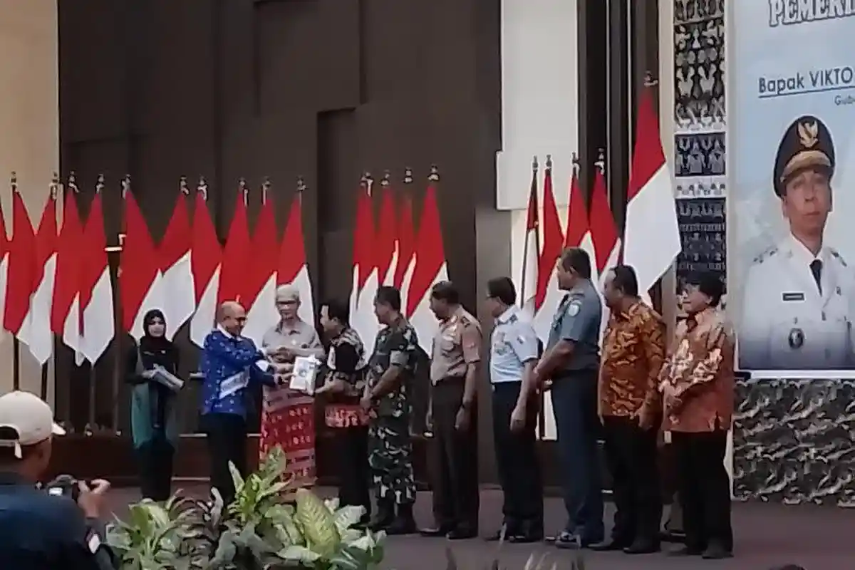Penyerahan Buku Tandai Acara Pisah Sambut Gubernur dan Wakil Gubernur NTT