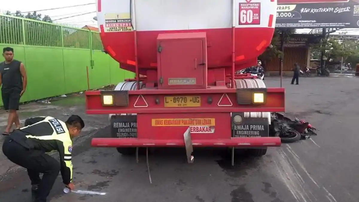 Kecelakaan Maut di Jombang, Truk Tangki Tabrak Motor, Seorang Wanita Meninggal