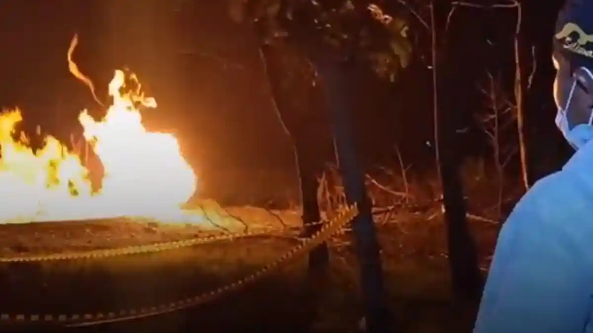Setelah Terdengar Bunyi Bising Mirip Jet, Tiba-tiba Muncul Semburan Api di Persawahan Indramayu