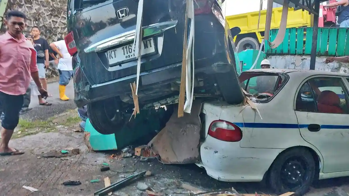 Kesaksian Warga Atas Kecelakaan Mobil Honda Freed Tabrak Rumah di Samarinda