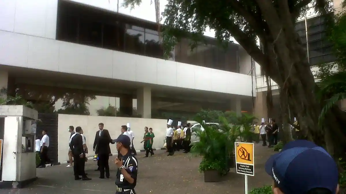 Lantai Tiga Hotel Arya Duta Terbakar