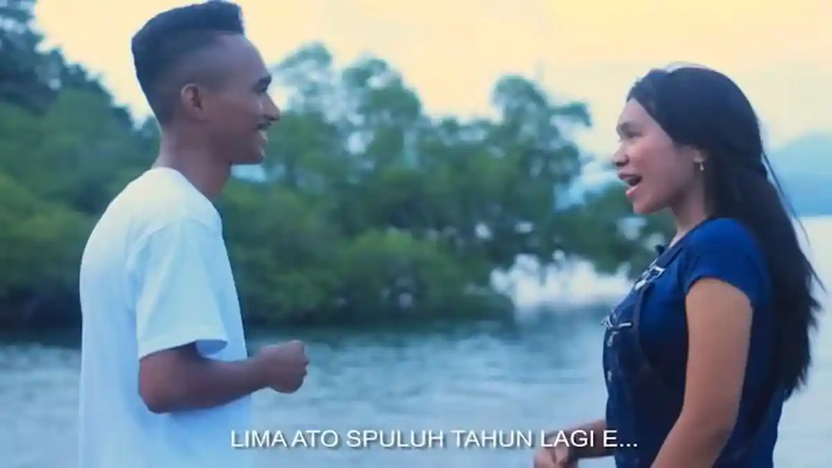 Lirik Lagu  NTT Judul , Kaka Ade Masih Sekolah dari Amelia
