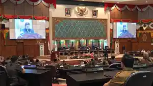 Pidato-pertama-Gubernur-Riau-Abdul-Wahid-dalam-rapat-paripurna-DPRD-Riau.jpg