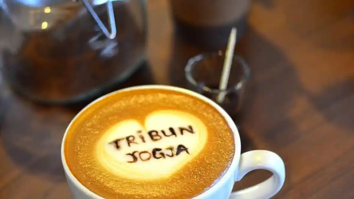 Ada Cinta di Secangkir Kopi Susu