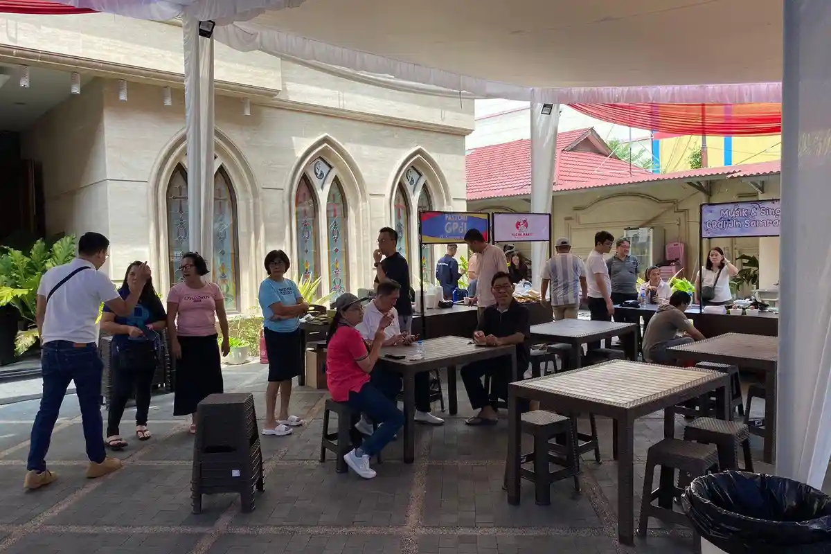 BREAKING NEWS Warga Serbu Bazaar di GPdI Samrat 38 Manado Sulawesi Utara