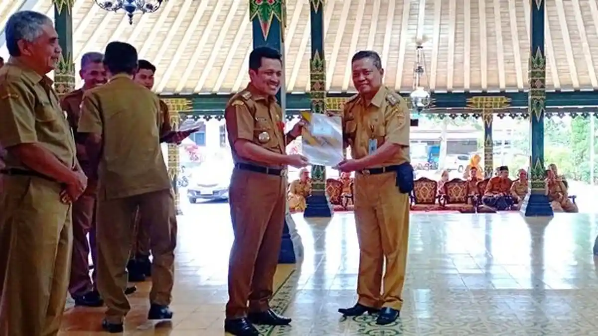 141 Pejabat di Lingkungan Pemkab Wonosobo Terima SK Pensiun