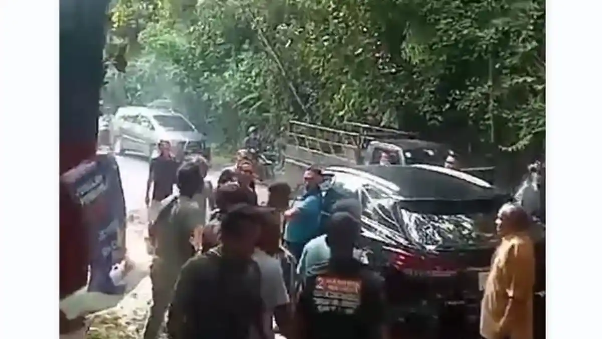 Kronologi Mobil Ketua DPP NasDem Bakhtiar Sibarani Diserang Puluhan Orang