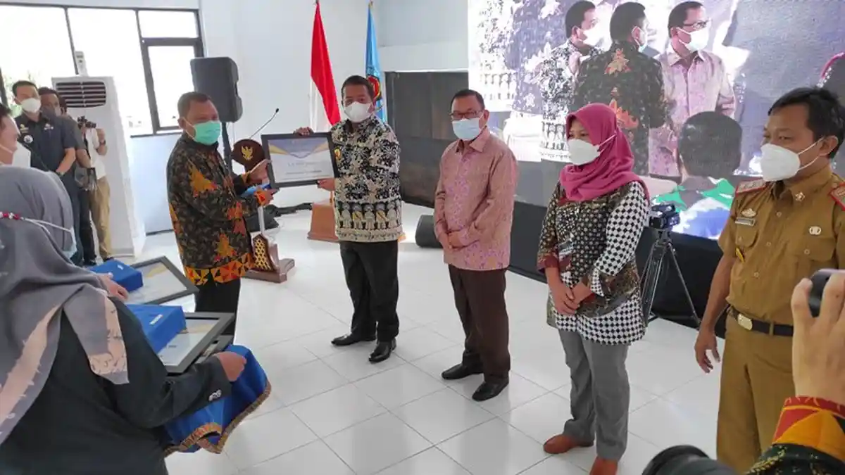 Gubernur Arinal Terima Penghargaan PWI Inisiator Bidang Pertanian dalam Peringatan HPN 2021