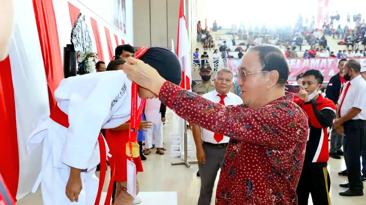 Diikuti 700 Atlet, Bupati Royke Roring Hadiri Pembukaan Turnamen Karate ...