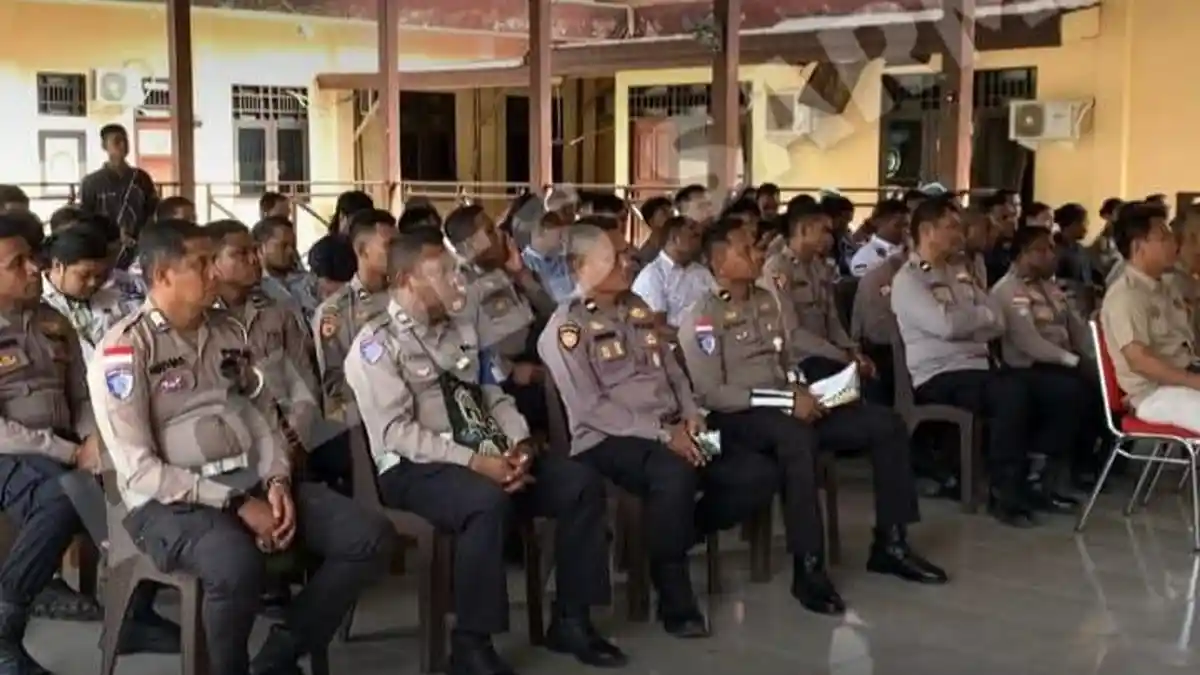 Propam Polda Papua Berikan Pembinaan Etika Kepada Polisi Sarmi