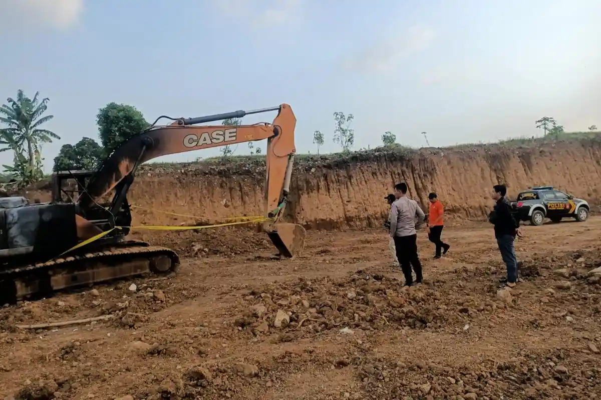 Alat Berat Tambang Galian C di Gading Probolinggo Dibakar Orang Tak Dikenal