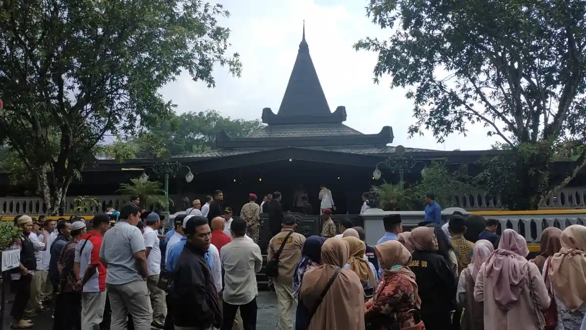 Kunjungan Astana Giribangun Karanganyar Melonjak pada Oktober 2019, Karena Pendaftaran CPNS?