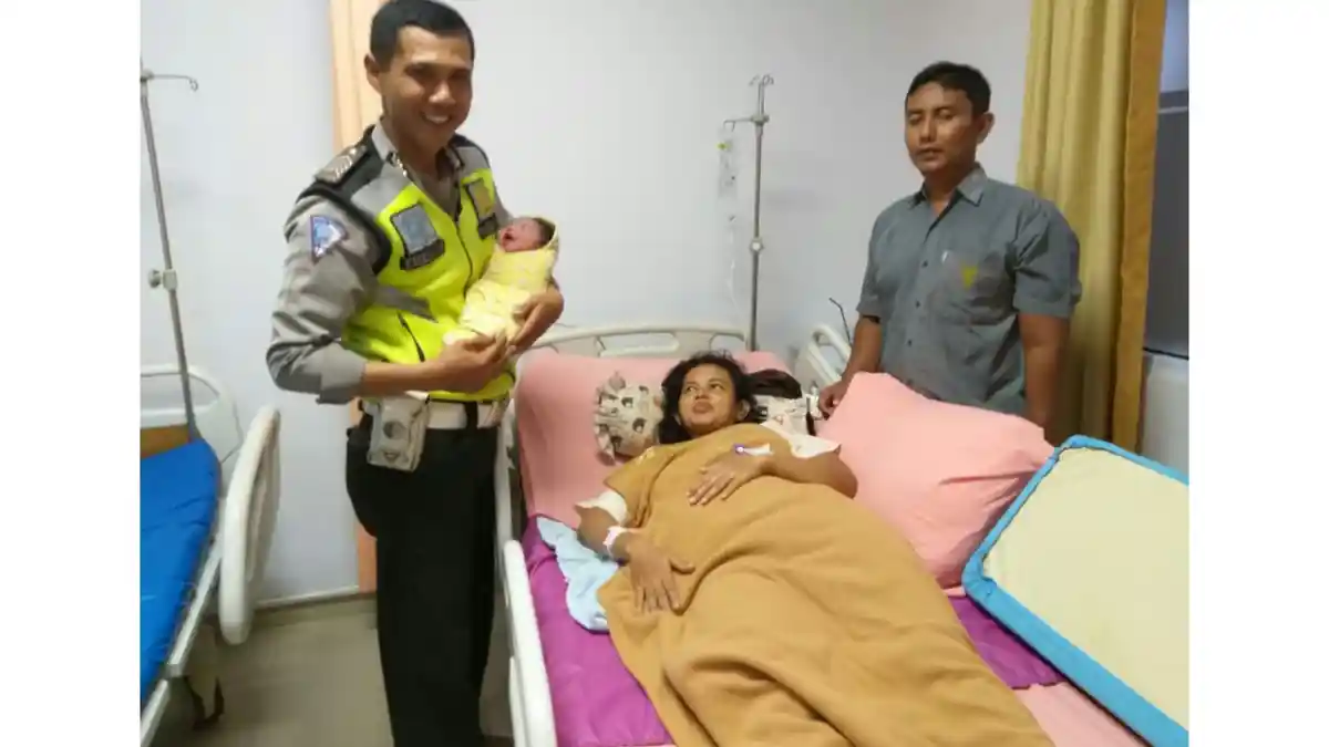 Pengemudi yang Hendak Persalinan Terjebak Macet, Begini Reaksi Cepat Kasatlantas Polresta Pekanbaru