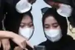 Gadis Cantik Berhijab Aksi Batik Challenge di Jalan Braga