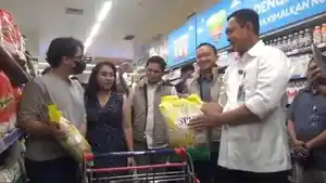 Bulog-bersama-Satgas-Pangan-Polri-melakukan-sidak-Minggu-1492025.jpg