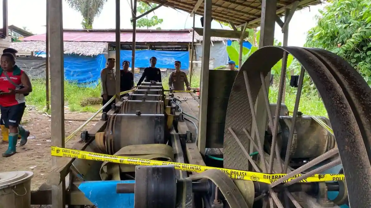 Polres Halmahera Selatan Tutup Tambang Ilegal Kusubibi, 57 Unit Tromol Dipasang Police Line