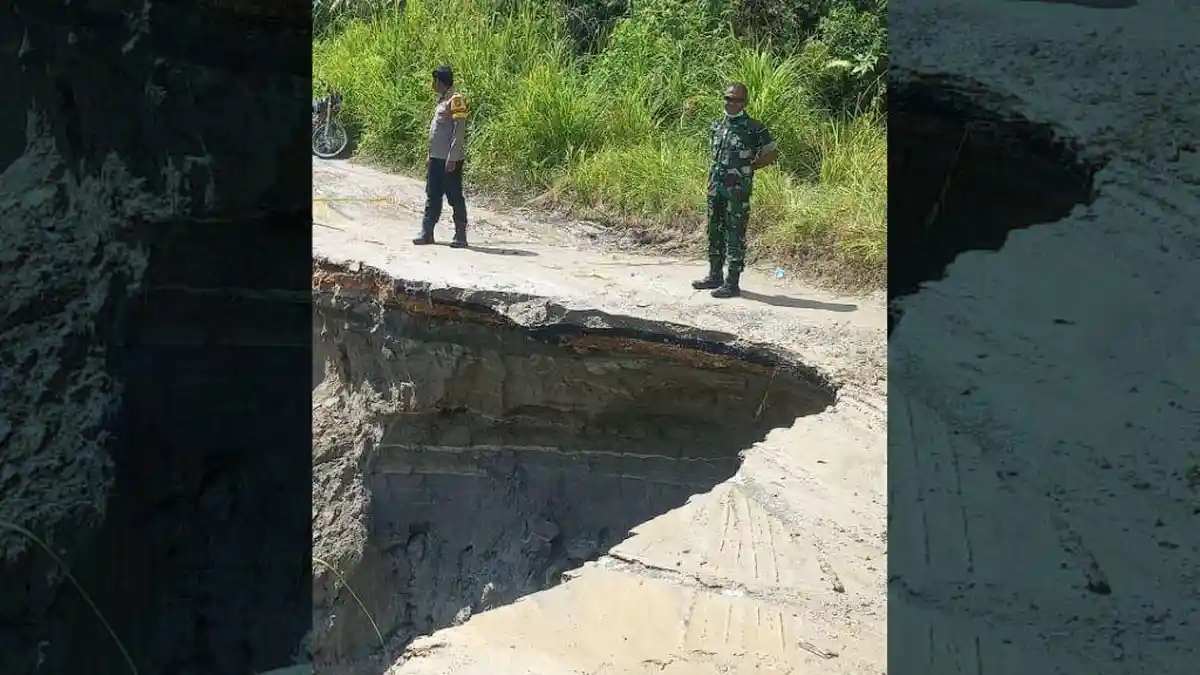Jalan di Toba Amblas Akibat Curah Hujan Tinggi, Polsek Habinsaran Pasang Police Line