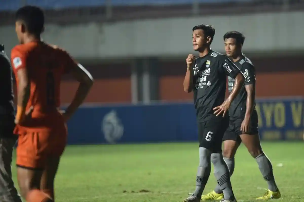PROFIL Bek Persib Indra Mustafa, Pemilik Lemparan ke Dalam Bak Tendangan Bebas, Catat Debut Semalam