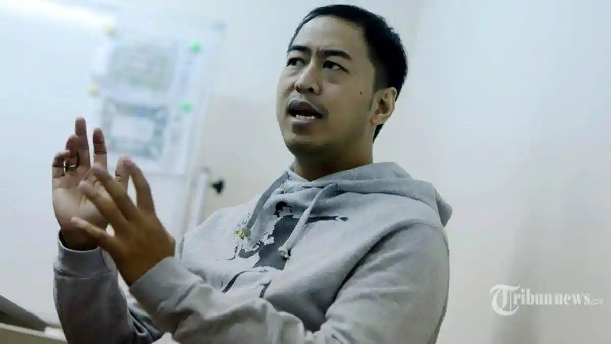 4 Kontroversi Pandji Pragiwaksono Senggol Dedi Mulyadi saat Stand Up Comedy, Pernah Kritik Teman