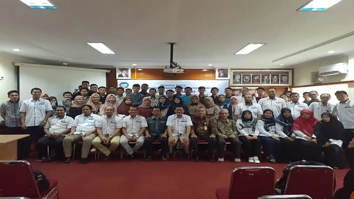 Seminar Warnai Pengukuhan Pengurus Wilayah IAII Sumbar di Kampus FTI Universitas Bung Hatta