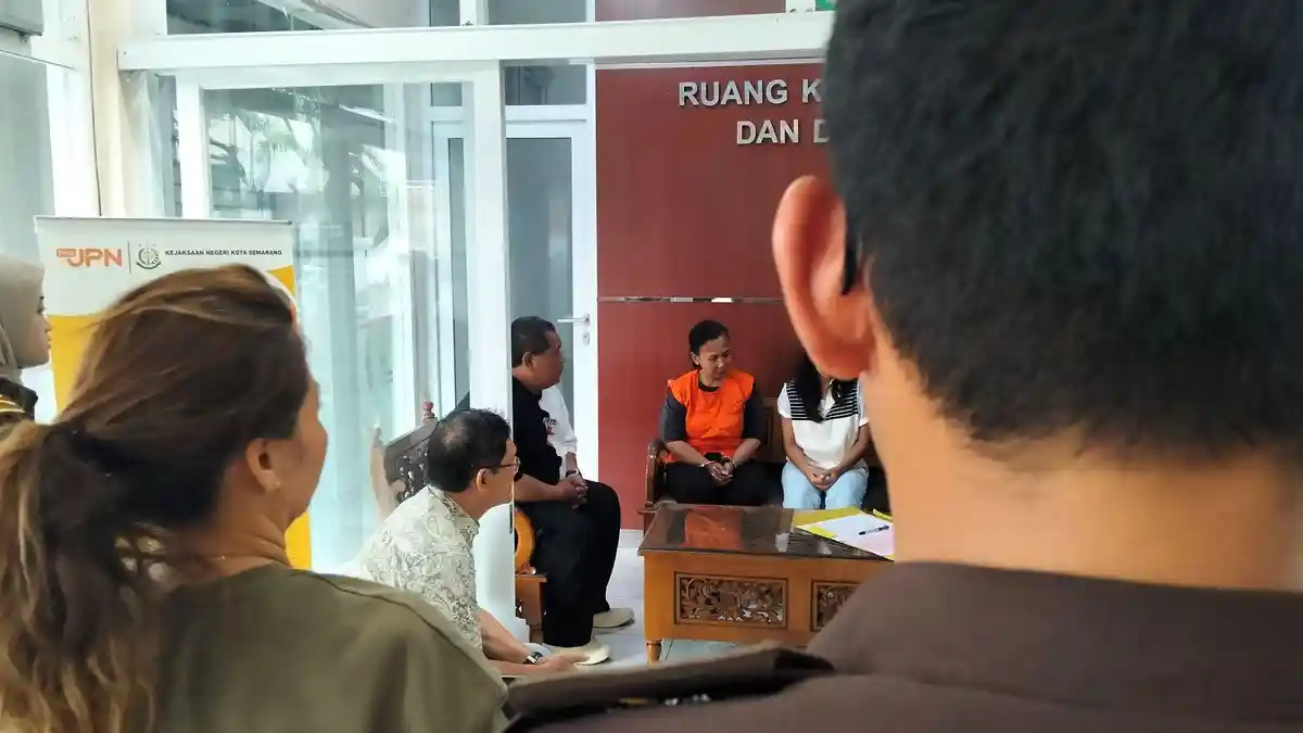Penuh Haru saat Ariesta Terbebas dari Jeratan Hukum, Peluk Sang Anak Yang Dianiaya