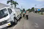 Truk Koperasi Merah Putih Terperosok di Bojonegoro, Sopir Kaget Disalip dari Kiri 