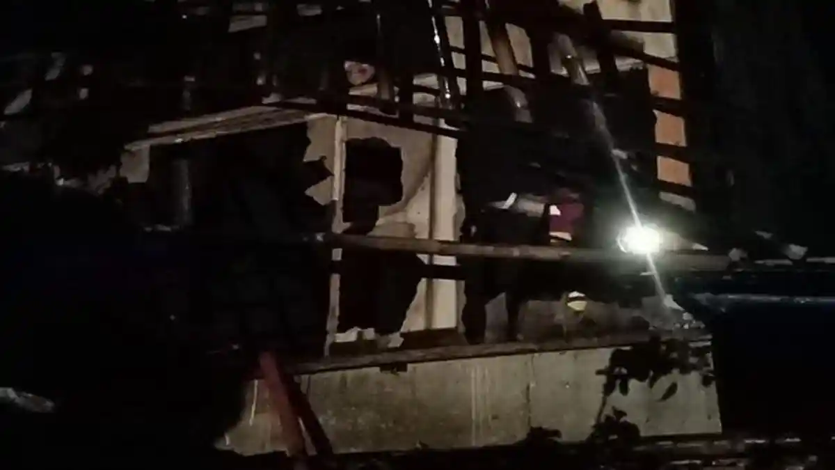 Pada Malam Takbiran Idul Fitri, Satu Rumah Panggung di Sukabumi Hangus Terbakar