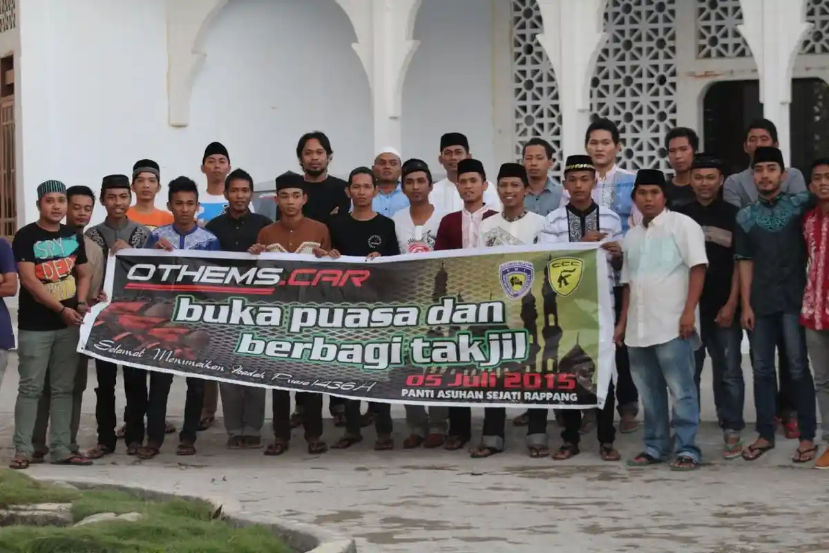 11 Juli, Othems Car Sidrap Bagi-Bagi Takjil