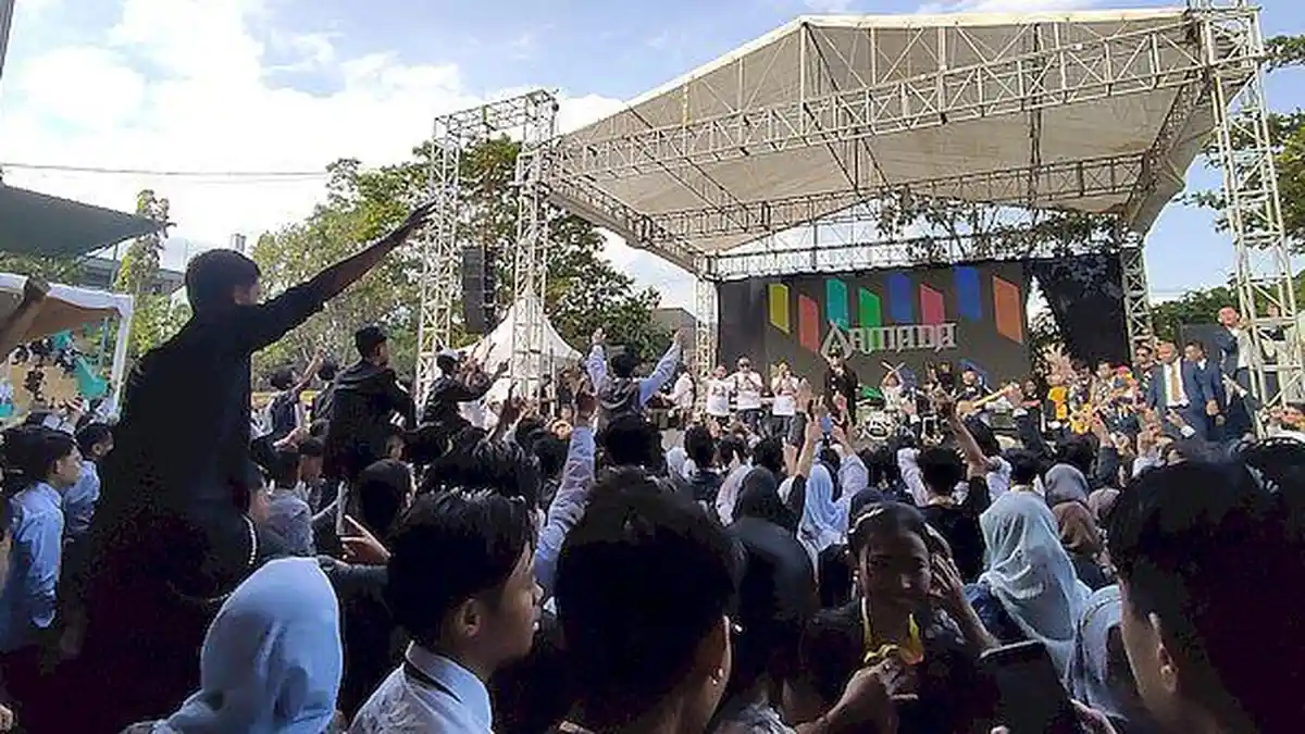 Siswa Kelas 12 Dilatih Jadi Event Organiser Konser Band Ternama, Ini Cara Kelulusan SMKN 2 Garut