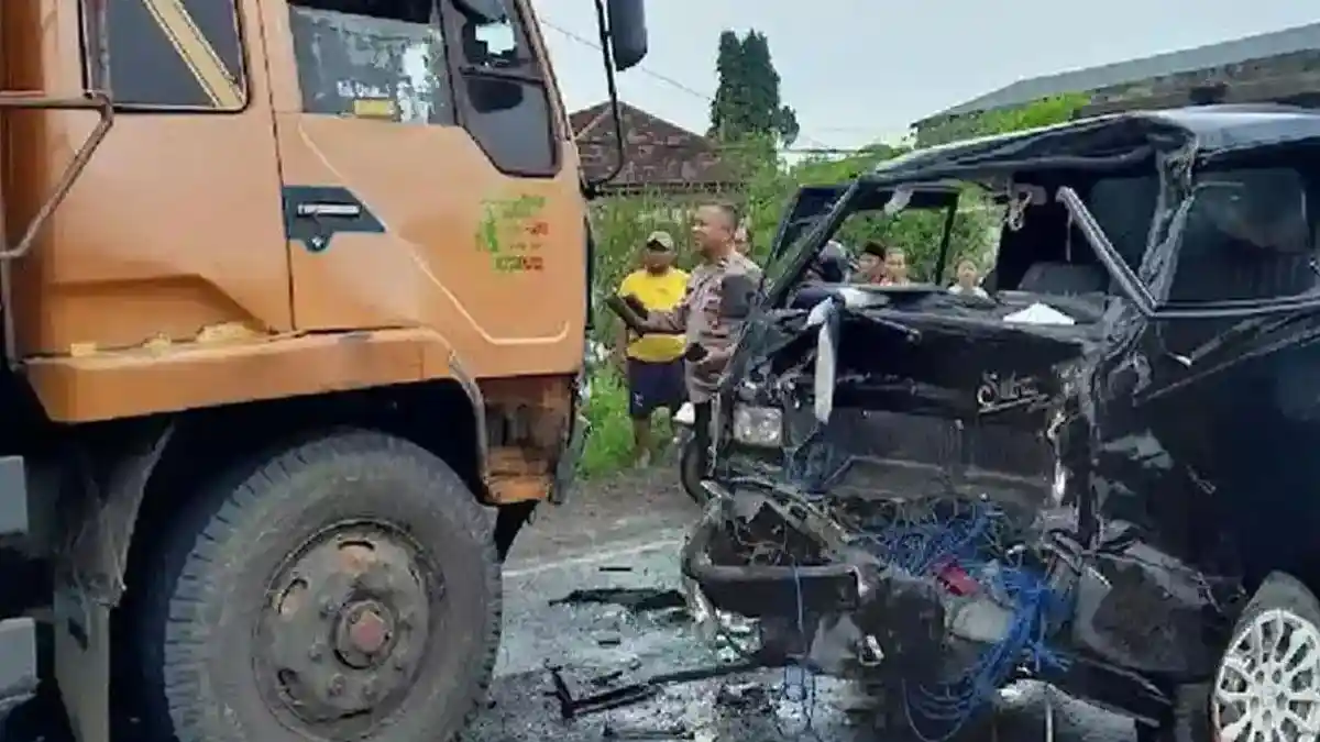 Deretan Kecelakaan Maut Hari Ini, Balita Meninggal Usai Mobil Tabrakan dengan Dumtrcuk