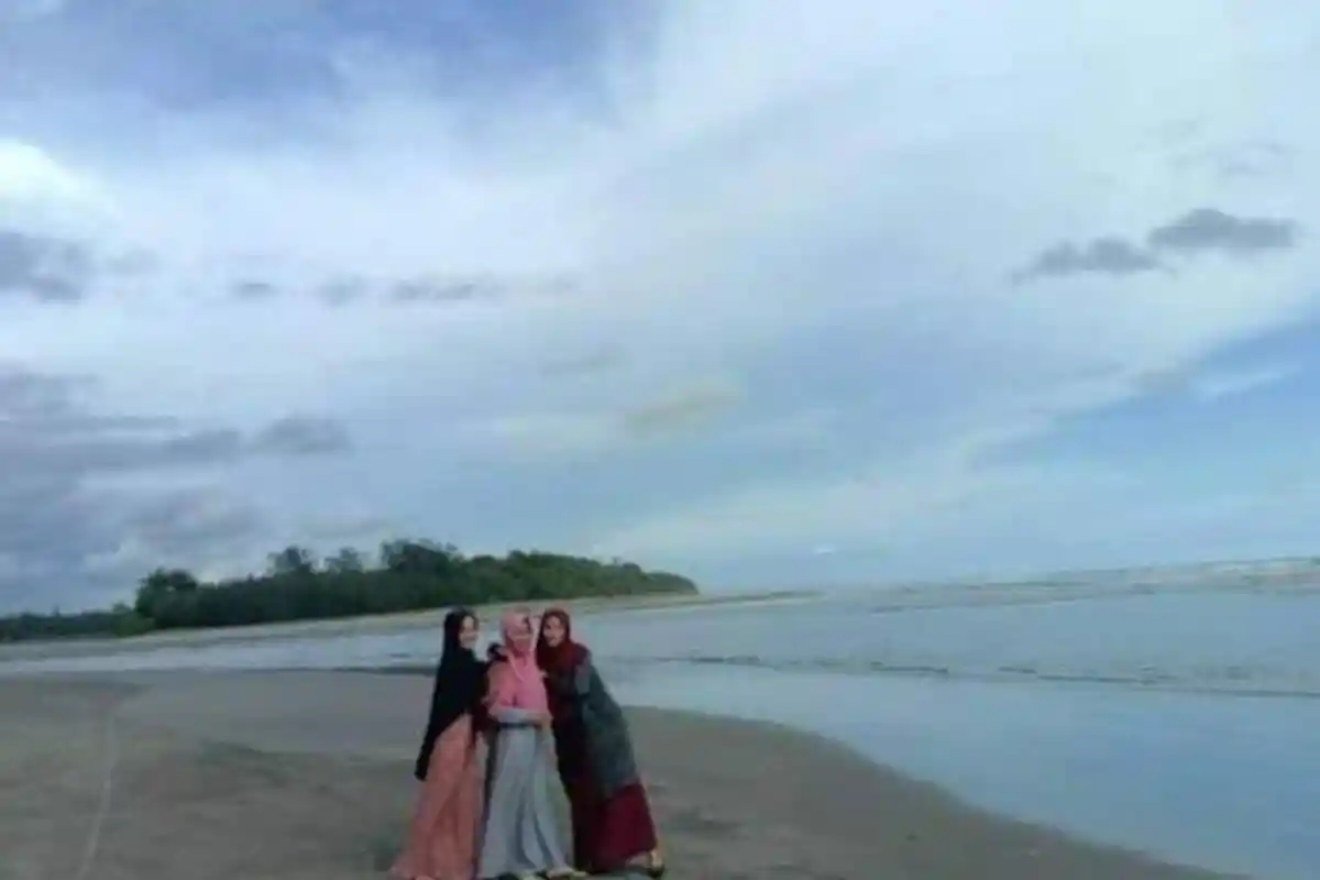 Hanya Berjarak 33,5 Km dari Kota Bengkulu, Wisata Pantai Ini Bisa Jadi Tempat Liburan dan Healing