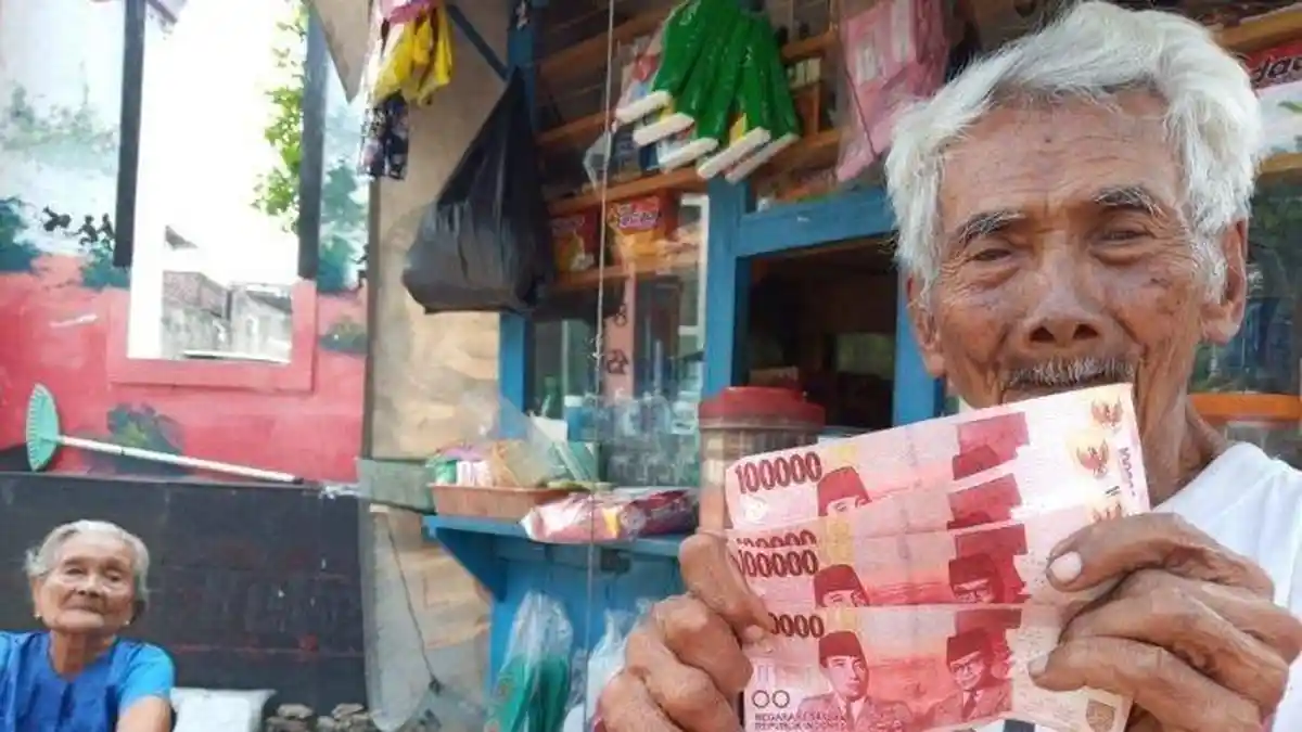 Polisi Pangkat Briptu Belanja di Warung Pakai Uang Palsu, Pucat Dikepung Warga, Korban Sudah Tua