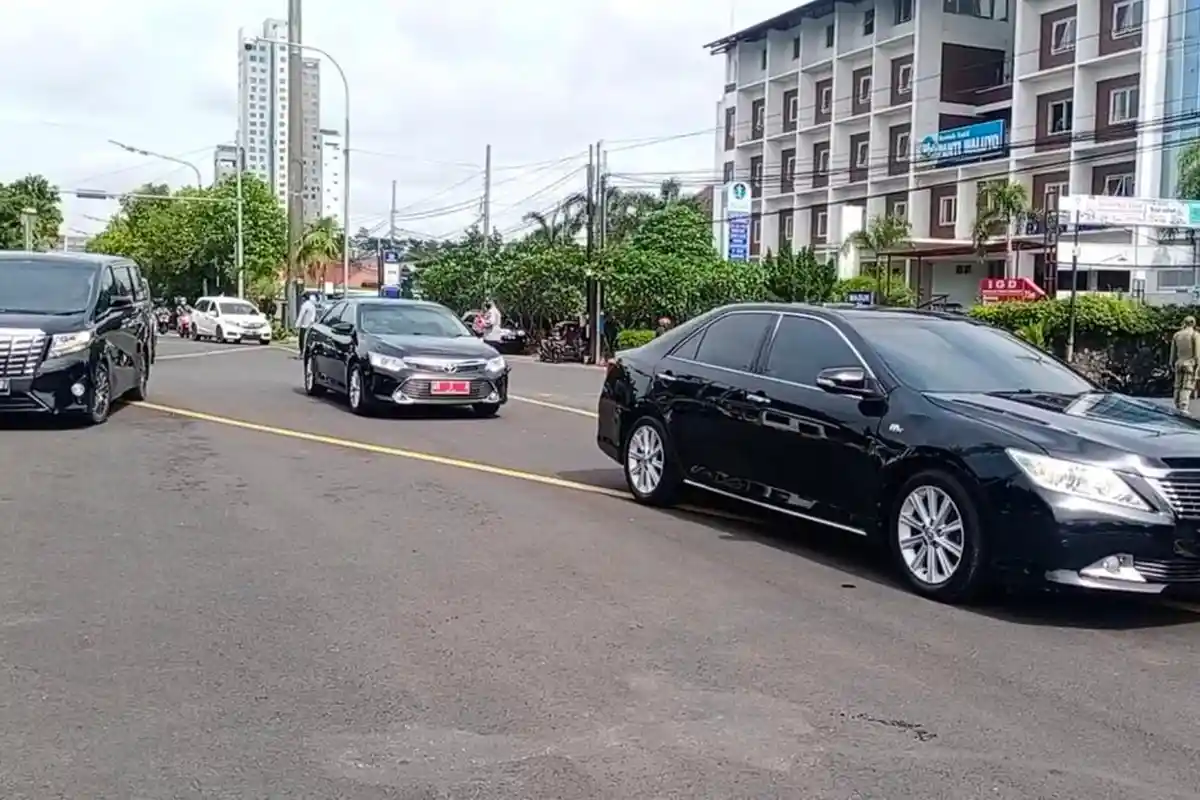 Gibran Anak Presiden Jokowi Dapat Mobil Dinas Bekas, Mobil Harus Dipermak agar yang Lecet Mulus Lagi