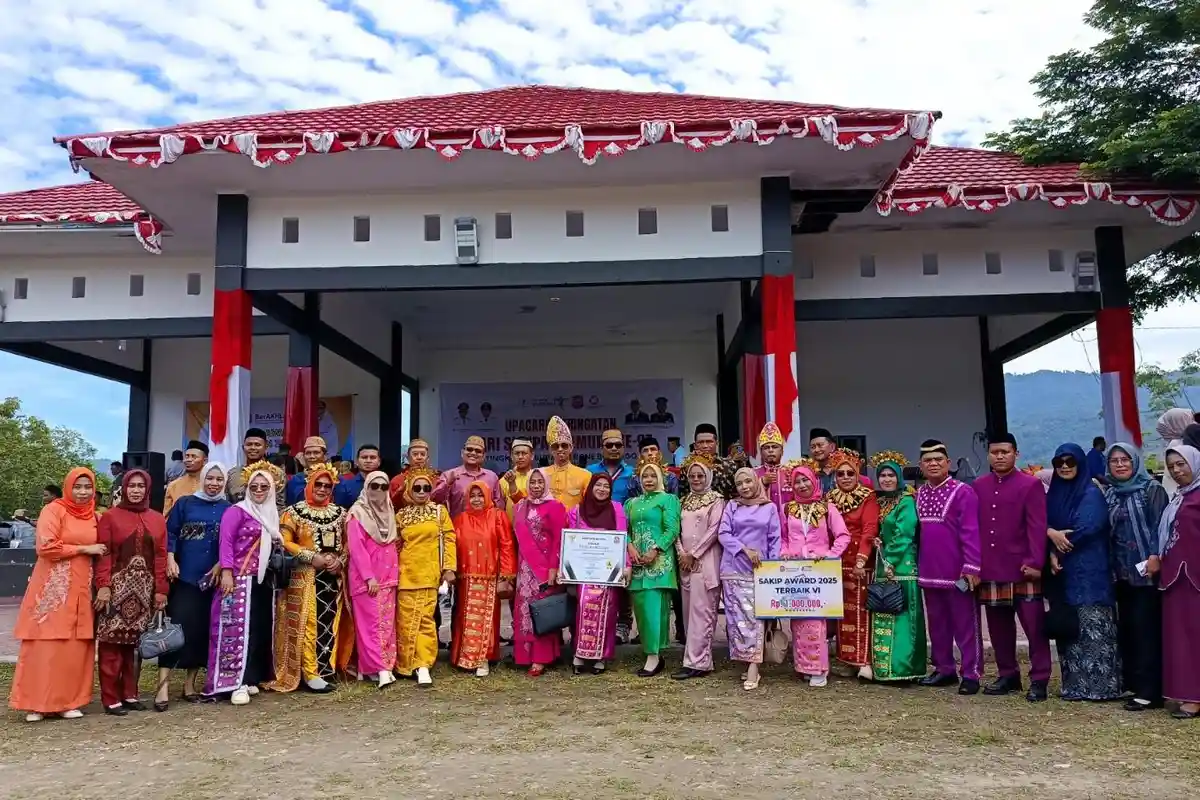 FOTO-FOTO: ASN Bone Bolango Gorontalo Gunakan Pakaian Adat di Peringatan Hari Sumpah Pemuda ke-97