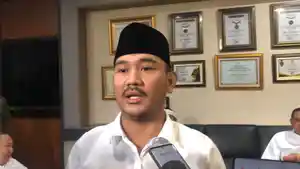 Bupati-Bekasi-Ade-Kuswara-Kunang-pada-Jumat-732025.jpg
