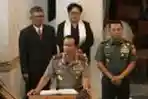 Kapolri Kunjungi Gereja Immanuel di Malam Natal