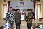 Penyerahan-penetapan-hasil-pemutakhiran-data-DPB-juni-2022.jpg