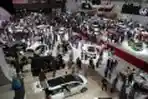 Suasana Para Pengunjung IIMS 2013