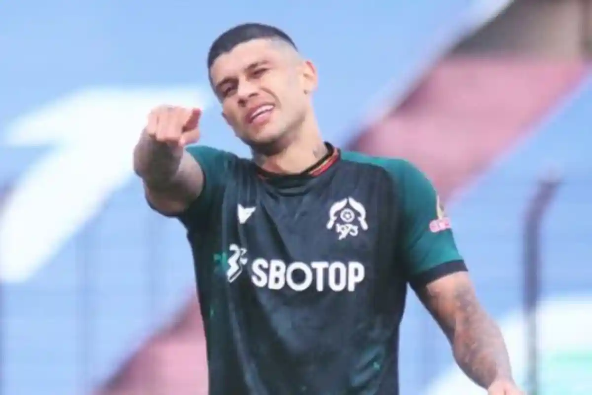 Unggah Story Tonton Laga Persebaya Surabaya Vs Persib Bandung, Ciro Alves Bimbang Pilih Gabung Mana?