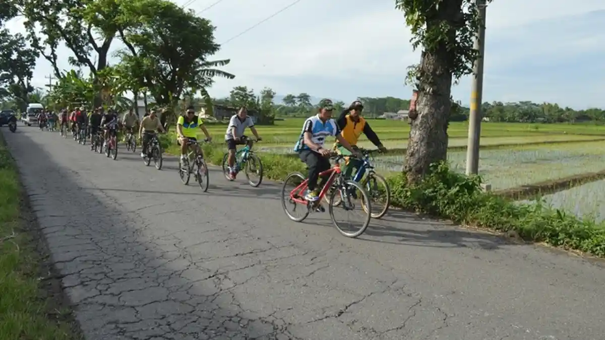 Tur Wisata, Dandim Klaten dan Rombongan Kayuh Sepeda ke Prambanan