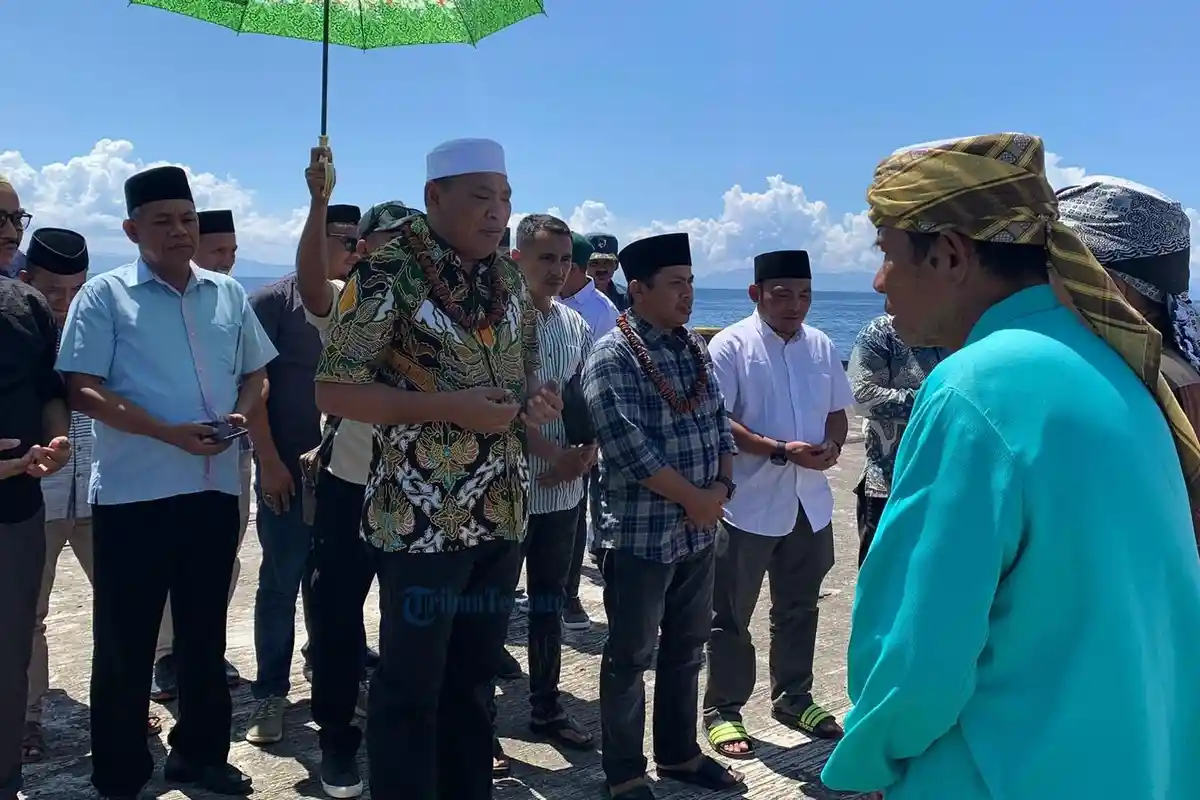 Bupati Halmahera Selatan Papar Pembangunan Jalan, Pada Acara Halal Bi Halal di Pulau Makian