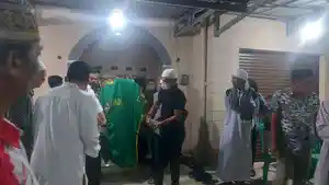 Jenazah-Johan-Murod-telah-tiba-di-kediaman-duka.jpg