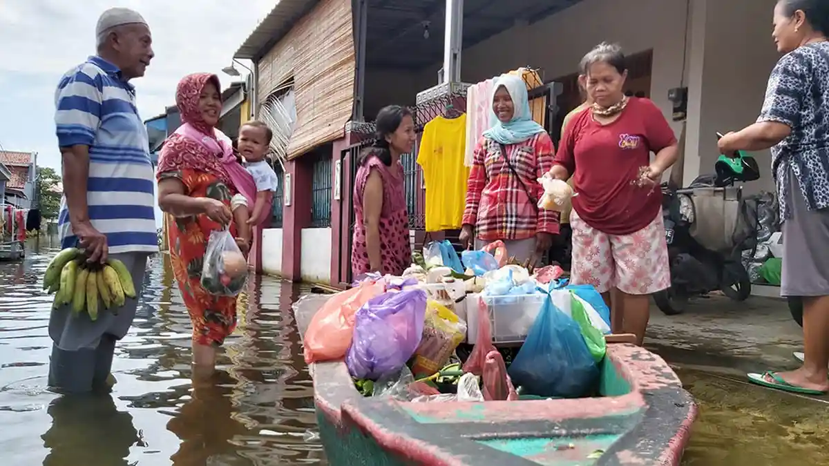 Banjir di Pekalongan, Berkah Bagi Jasa Perahu Dalam Hitungan Jam Dapat 4 Kali Orderan