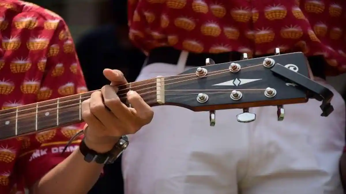 Chord Gitar dan Lirik Lagu Robbers  - The 1975