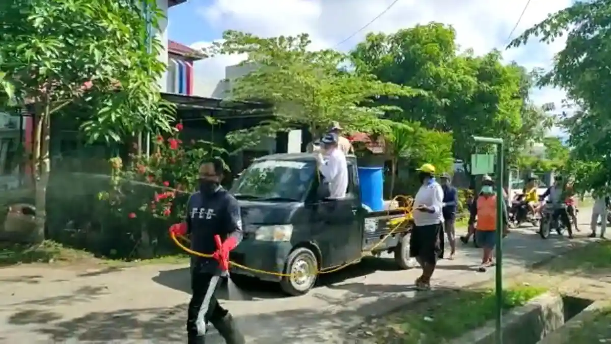 Pandemi Virus Corona, Warga Perum Korpri Kabupaten Berau, Rutin Semprotkan Desinfektan