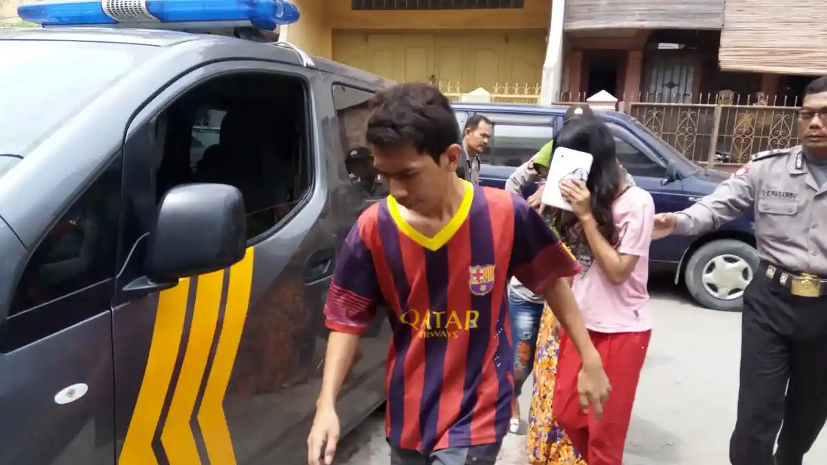 Memprihatinkan, Banyak Oknum Siswi SMP yang Tak Malu-malu Umbar Mesum di Tempat Umum