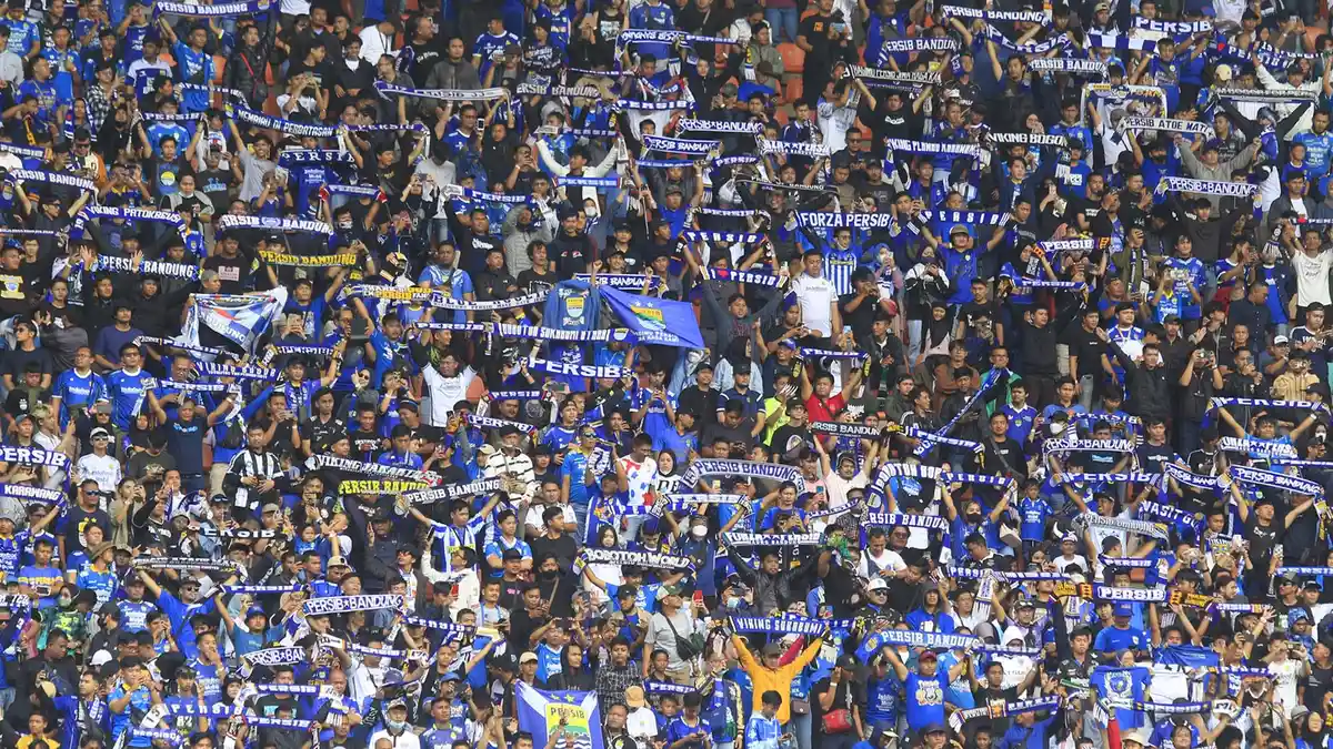 Bobotoh Bisa Hadir, Persib Bandung Resmi Jamu Persis Solo di Stadion Pakansari